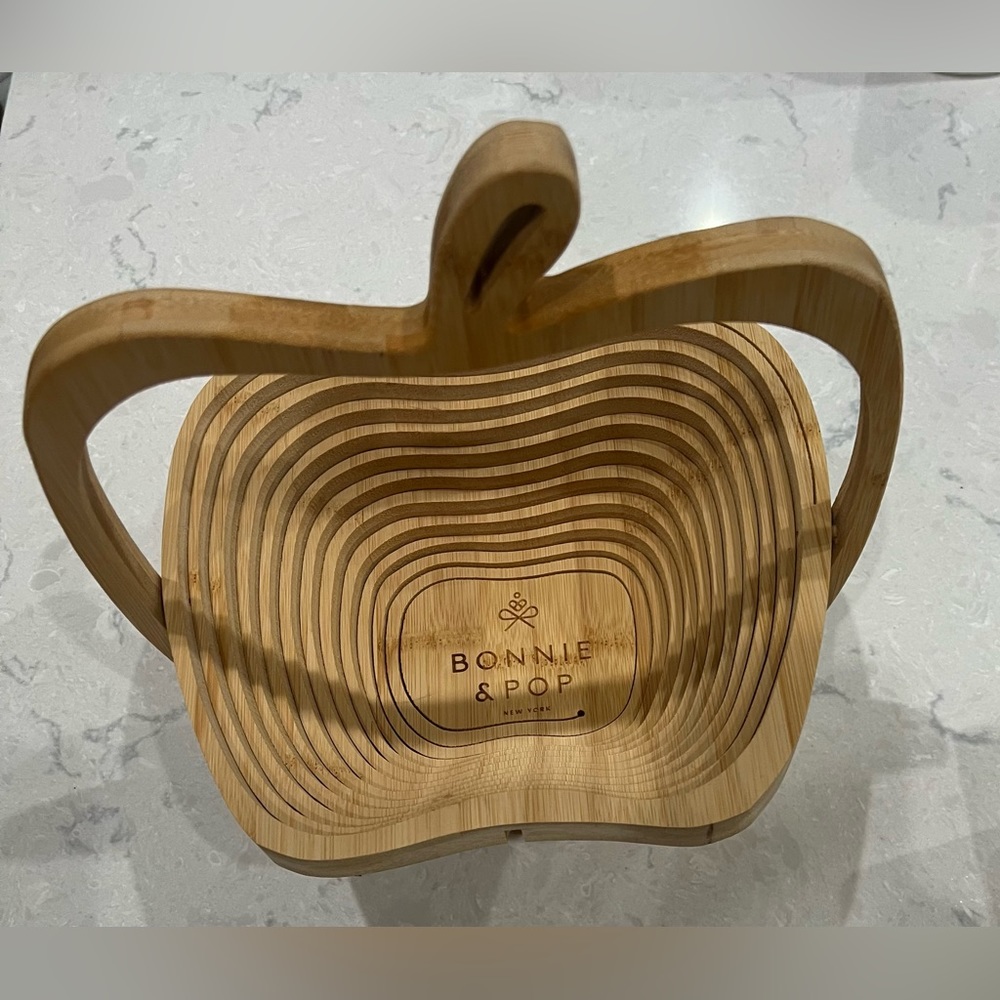 Bonnie & Pop Apple collapsible basket display